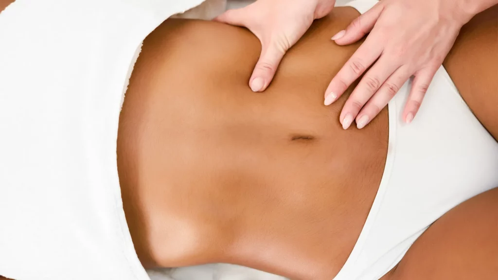 Lipoescultura VASER con ultrasonidos en clínica médica en Málaga