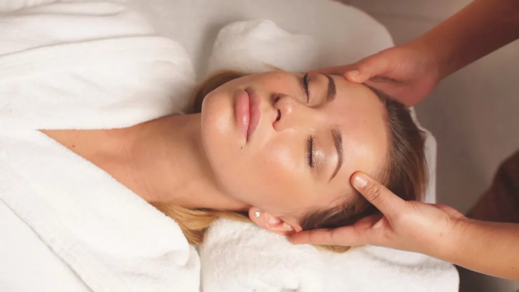 Reflexología facial en Málaga para relajación y bienestar