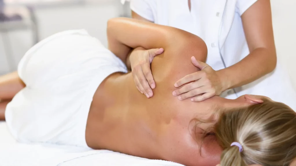 Osteopatía estructural en clínica en Málaga para dolores musculares y articulares