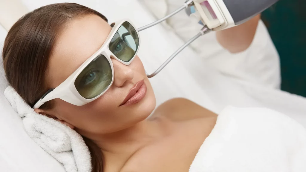 Láser Q-Switched en clínica médica en Málaga para manchas y tatuajes