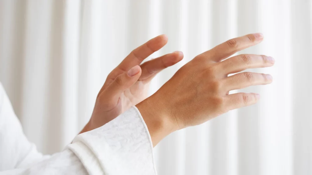 Indiba rejuvenecimiento de manos en clínica estética en Málaga para mejorar firmeza y calidad de la piel