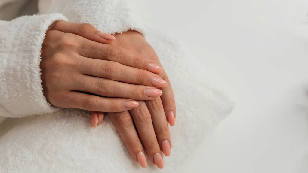 Manicura profesional en clínica estética en Málaga para el cuidado y embellecimiento de las uñas