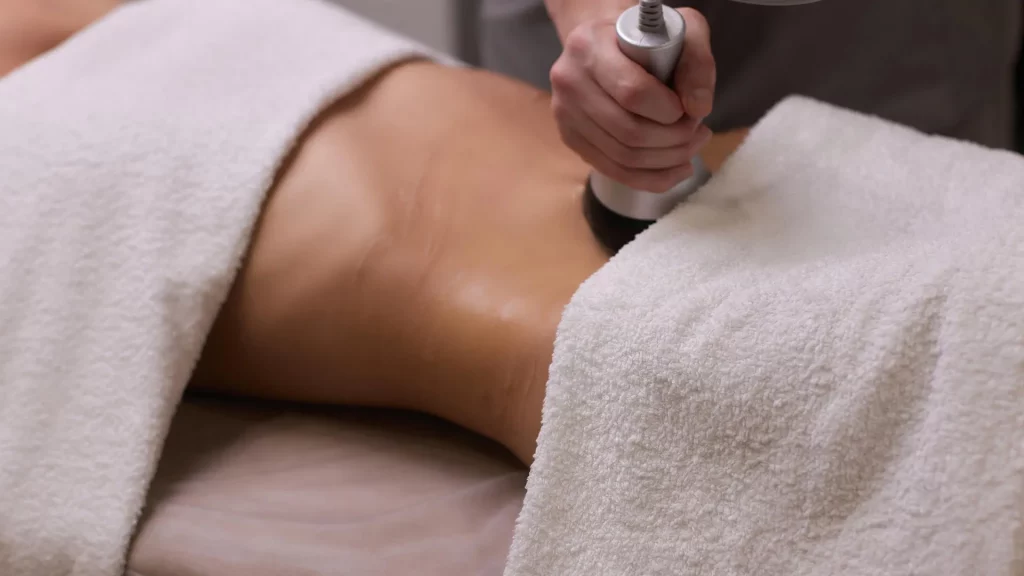 Cavitación corporal localizada en clínica estética en Málaga para tratar grasa localizada
