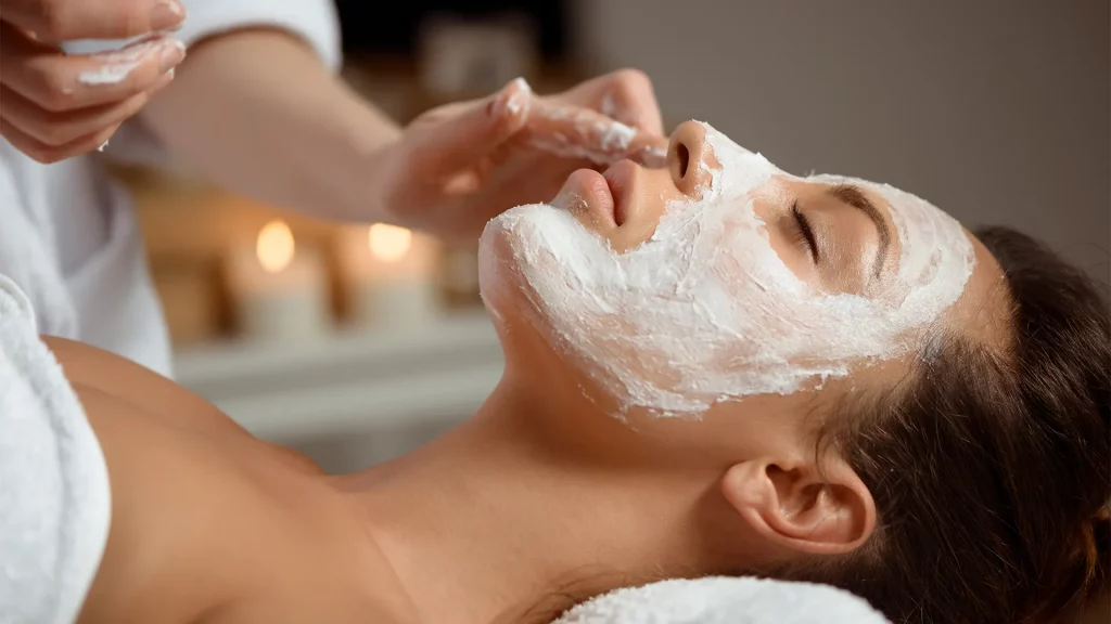 Higiene facial profesional SOHO Experience en clínica estética en Málaga para limpieza profunda y renovación de la piel