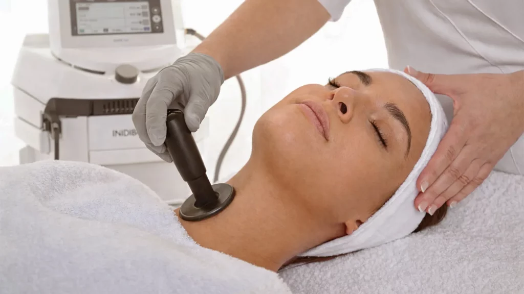 Tratamiento INDIBA Deep Care en clínica estética en Málaga para regeneración profunda y reafirmación