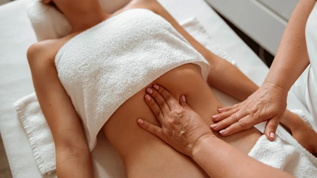 Masaje linfático corporal en clínica estética en Málaga para mejorar la circulación y eliminar toxinas